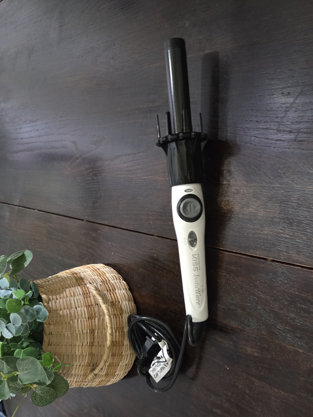 Kiss White and Black Curling Wand with Easy Controls